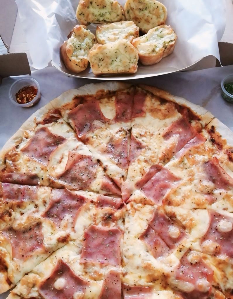 Pizza Americana (8 slices)