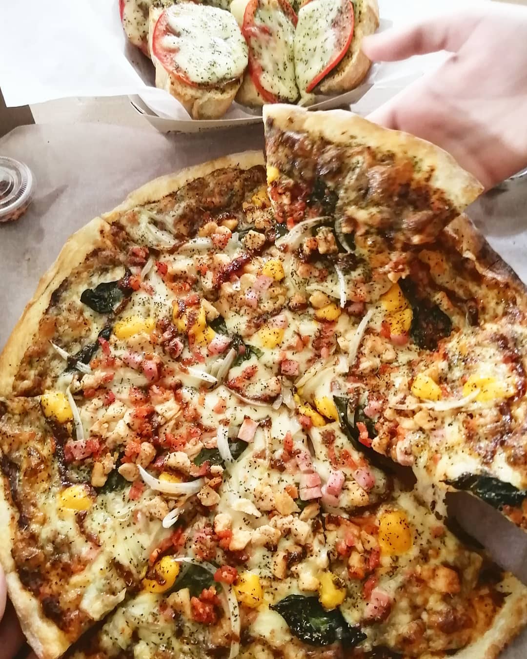 Pizza Mamamas (8 slices)